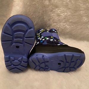 Kamik snow boots size 5. Smoke free home.
